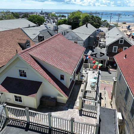 Center Of Town Steps Away Private Deck Apartment Provincetown Exterior photo