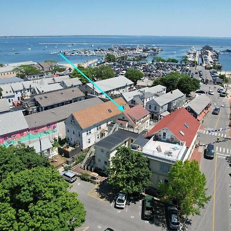 Center Of Town Steps Away Private Deck Apartment Provincetown Exterior photo