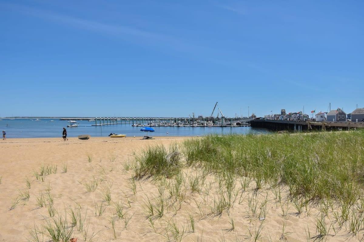 Center Of Town Steps Away Private Deck Apartment Provincetown Exterior photo