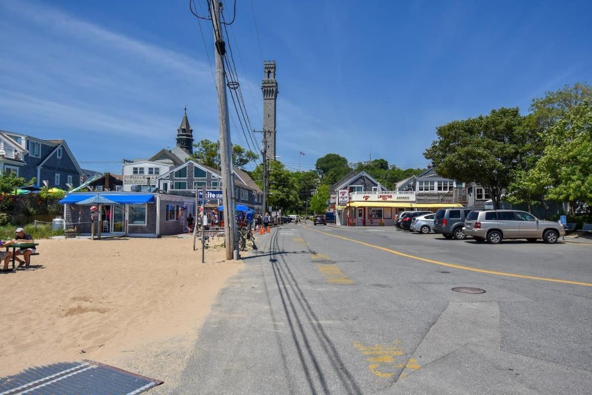 Center Of Town Steps Away Private Deck Apartment Provincetown Exterior photo
