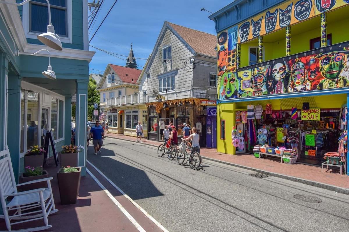 Center Of Town Steps Away Private Deck Apartment Provincetown Exterior photo