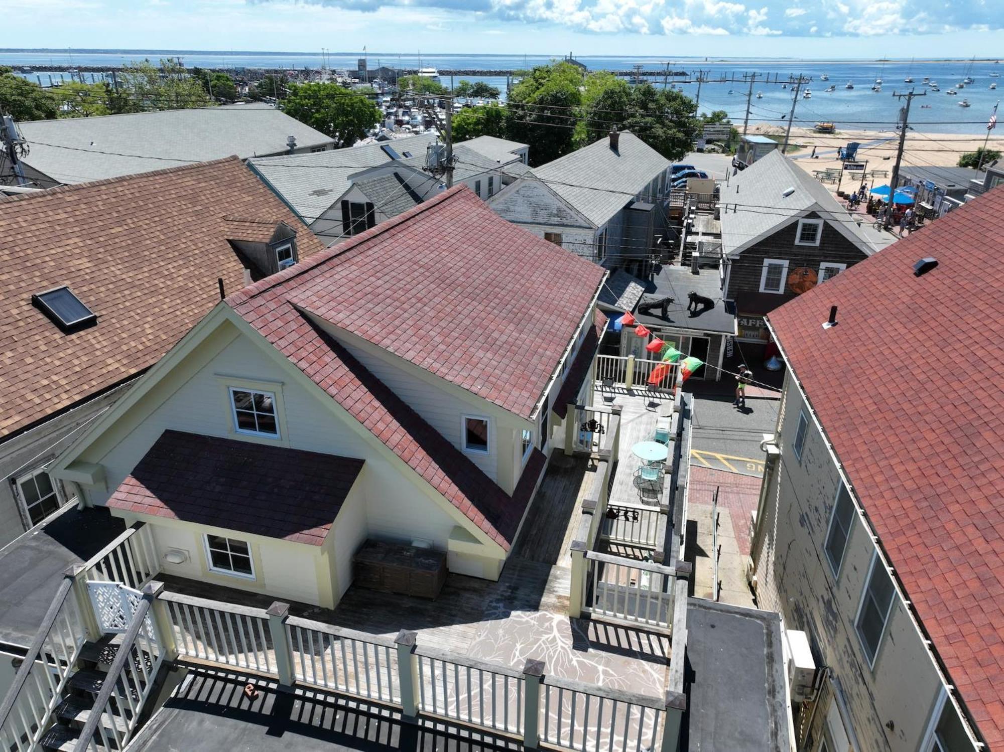 Center Of Town Steps Away Private Deck Apartment Provincetown Exterior photo