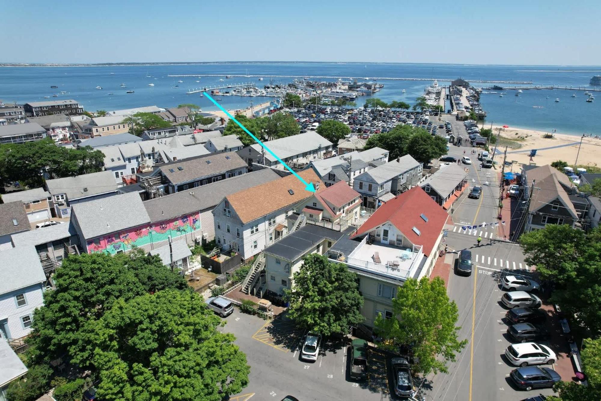 Center Of Town Steps Away Private Deck Apartment Provincetown Exterior photo